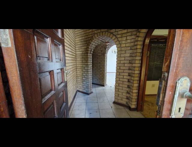 3 BEDROOM TOWNHOUSE FOR SALE IN MARGATE BEACH
